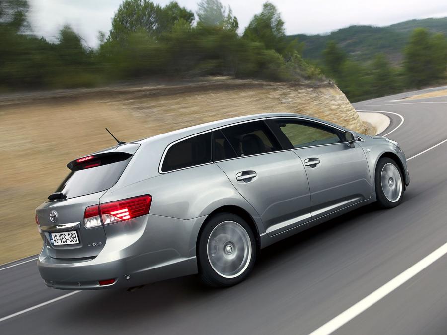  Toyota Avensis Wagon 2011 года  (фото 9 из 25)